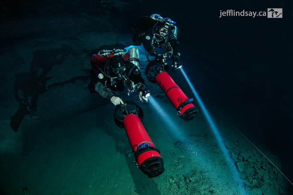 Red Goldfinder XK DPVs in Ginnie Springs
